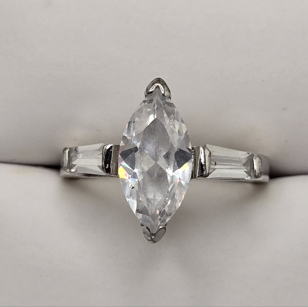 Victorian Silver Tone Gemstone Ring Casual Gift Size 7.75